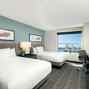 Den Guest Room Two Queen Beds Bay View